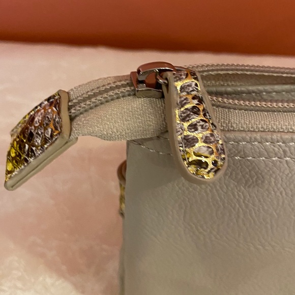 Fiorelli Wallet/Wristlet/Crossbody Bag - Picture 9 of 14